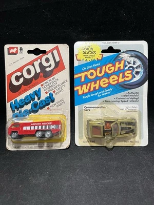 Lote de 2 carros antigos fundidos - rodas resistentes 1980 Datsun & Corgi Airport Rescue - Imagem 1 de 4