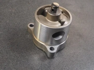 SUZUKI DR750 1988 16400-44B00 OIL PUMP 12741 - Imagen 1 de 5