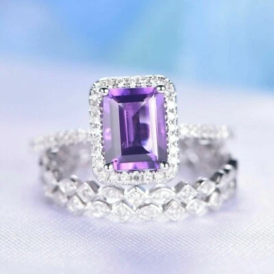 Juego de anillo de compromiso nupcial amatista simulada esmeralda de 3 quilates enchapado en oro blanco de 14 quilates. Foto 1 de 4