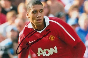 FOTO DE CHRIS SMALLING FIRMADA A MANO MANCHESTER UNITED 6X4. - Imagen 1 de 1