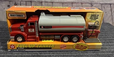 Mattel Wheels Matchbox Texaco 2000 cisterna de combustible, luces y sonidos, nuevo en caja Foto 1 de 4