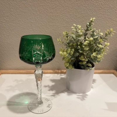 Corvejón de vino verde Lausitzer cristal bohemio corte a claro, Alemania, 8" de alto Foto 1 de 4