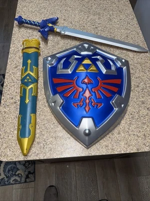 Legend of Zelda Master Espada de Plástico Azul con Escudo de Plástico Set Enlace Foto 1 de 4