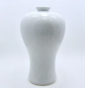 Antique/Vintage Korean White Baekja Handmade Prunus Bottle Vase ca. 1925-1950 - Picture 1 of 10
