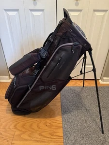 Bolsa de pie de golf Ping Hoofer 14 con capucha para lluvia - Imagen 1 de 16