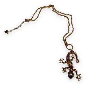 Betsey Johnson Halskette roségoldfarben mit Schmucksteinen besetzter Gecko-Anhänger - Bild 1 von 4