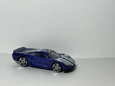 Coche Hot Wheels Saleen S7 2001 azul fundido a presión 1:64 2 7/8" con rayas blancas Foto 1 de 3