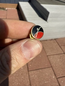 Vintage Elektra Records Promotional Rare Convention Lapel Push Back Pin. 1985 - Picture 1 of 3