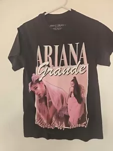 Ariana Grande Sweetener World Tour 2019 Graphic Tee Shirt Small - Picture 1 of 3