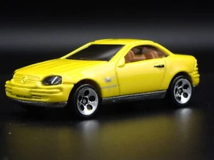 1996-2004 Mercedes-benz SLK Yellow 1:64 Scale Collectible Diecast Modello Auto - Foto 1 di 7