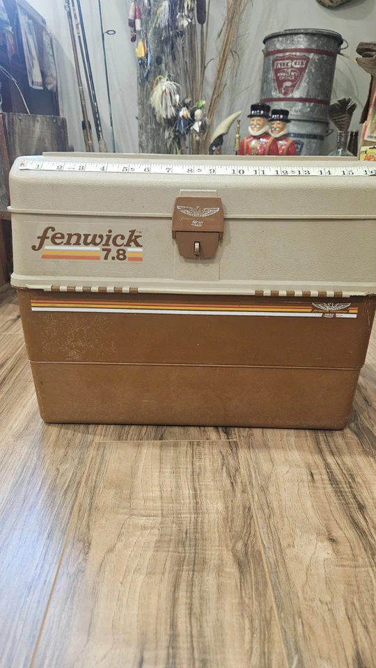 Caja de aparejos vintage Fenwick 7,8 zarigüeya vientre. Sin marcas de gusano en bandejas. ¡Gran caja! Foto 1 de 4