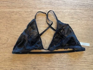 FREE PEOPLE Black Lace SMALL Cross Back Unlined Intimatel Bralette NWOT - Picture 1 of 2
