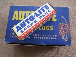 BOX OF 10 VINTAGE EARLY 1950's NOS AUTOLITE A11 SPARK PLUGS, 14mm - Picture 1 of 8