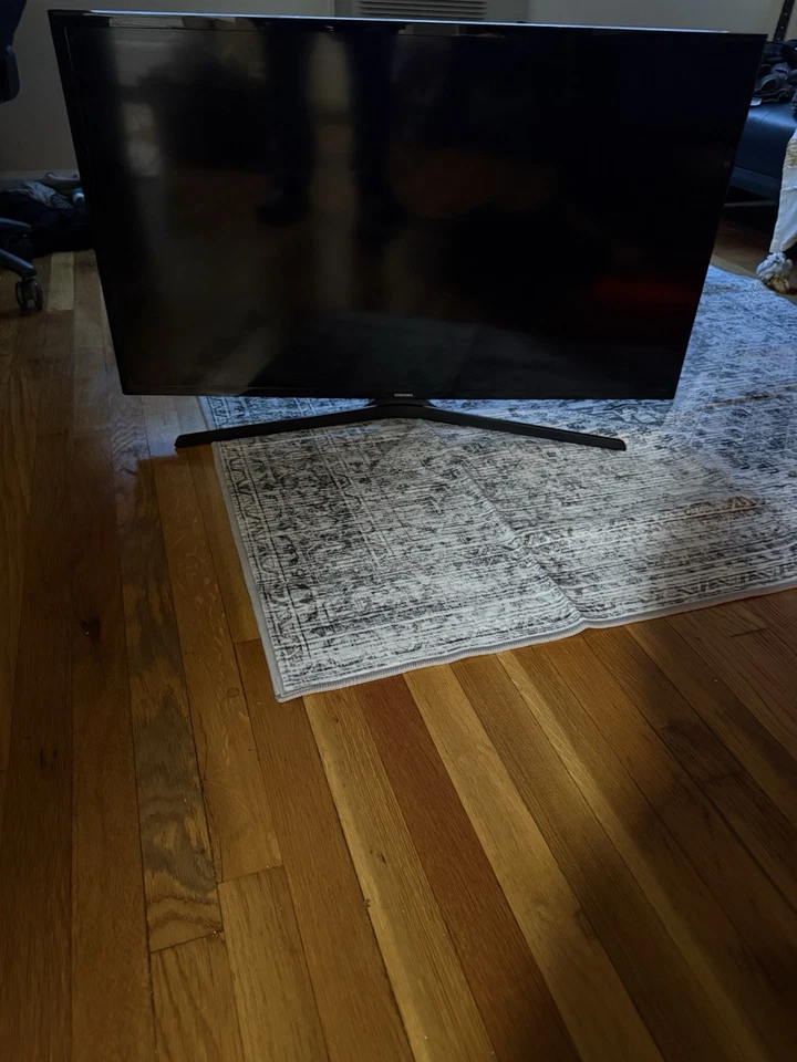 Samsung UN40J5200AF LED Smart TV 40-inch - Image 1 of 1