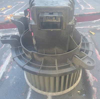 2015 GMC ACADIA TRAVERSE ENCLAVE REAR HEAT and COOLING SYSTEM FAN GOOD CONDITION - Image 1 of 4