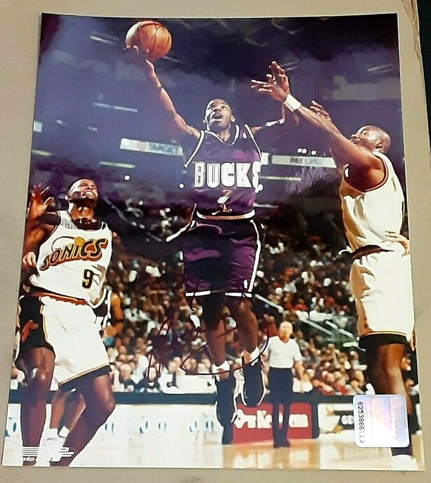 ARCHIVO FOTOGRÁFICO AUTOGRAFIADO FIRMADO 8x10 certificado de autenticidad baloncesto Terrell Brandon Milwaukee Bucks Foto 1 de 1