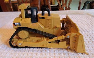 VINTAGE TOY STATE INDUSTRIES "CAT"CATERPILLAR BULLDOZER D11T 1:63 DIECAST - Picture 1 of 7