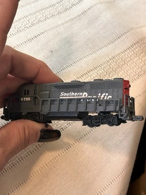 N Scale Southern Pacific 9725 Dummy Diesel Locomotive - Image 1 of 4