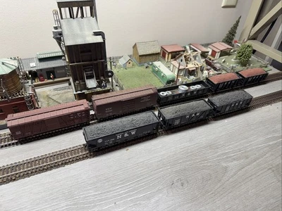 Norfolk & Western HO Scale Coal, Iron Ore Cars & Boxcar Consist - Image 1 of 4