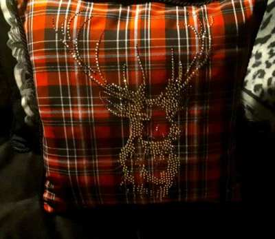 Dekokissen,"Hirsch",Samt,Kariert,Strasssteine,45x45cm,Rot-Schwarz - Bild 1 von 4