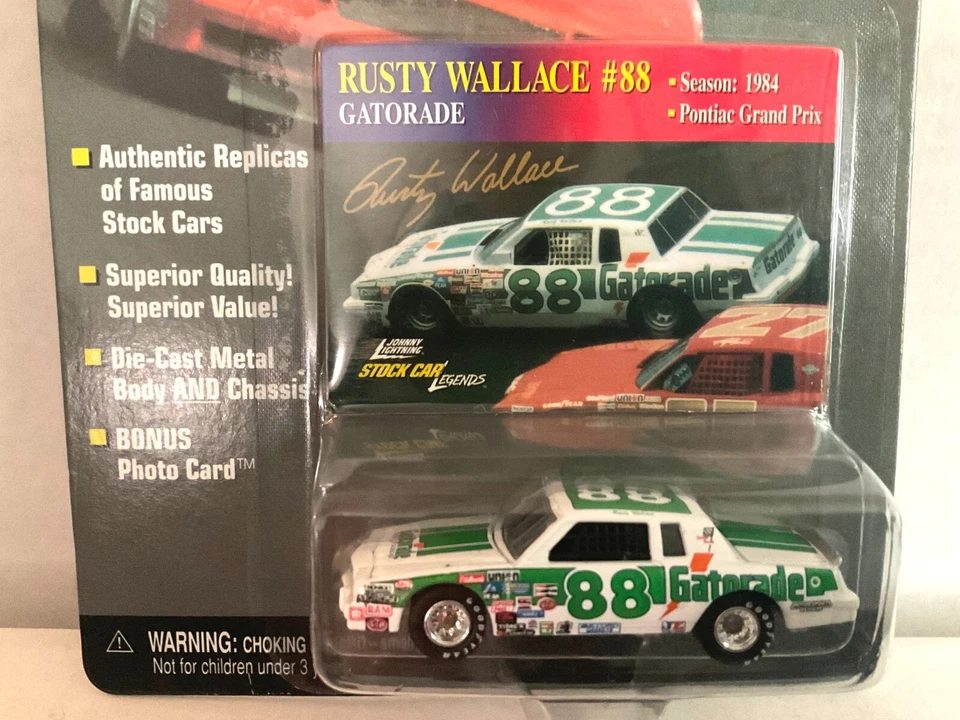 Johnny Lightning 40 Pete Hamilton 1970 Plymouth Superbird Stock Car Legends 1 64