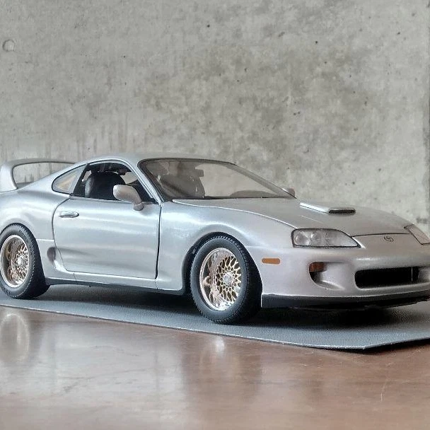 Modelo de coche Kyosho escala 1/18 personalizado Kyosho Toyota Supra JZA80 plateado Foto 1 de 4