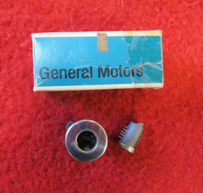 Oldsmobile Starfire 1961-1962 NOS GM consola bloqueo barril estuche bisel # 3820889 Foto 1 de 4