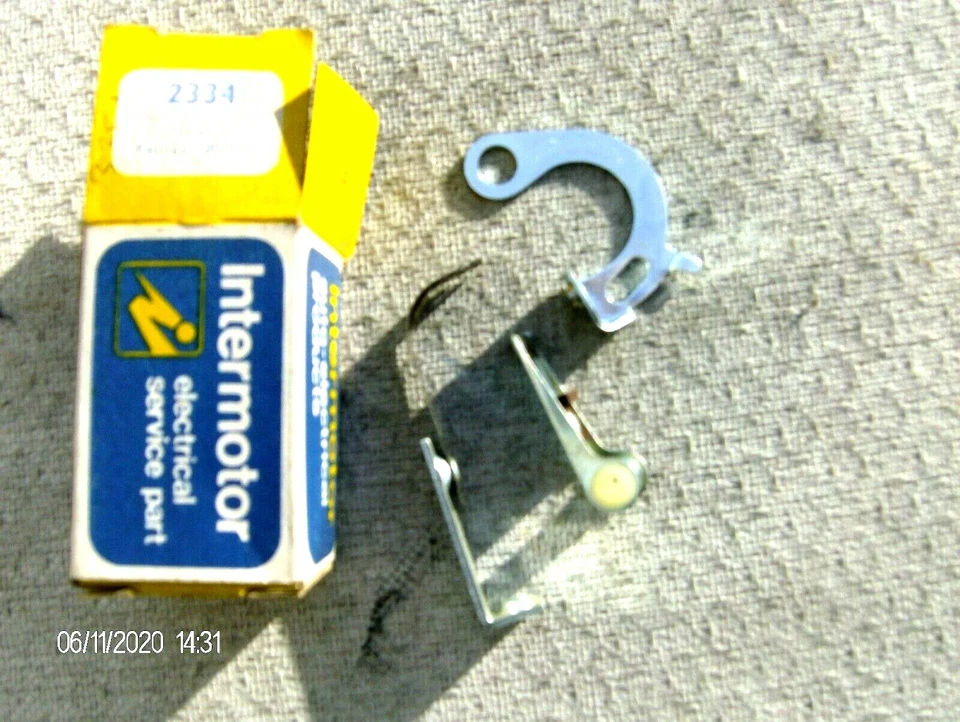 CITROEN 2CV DISTRIBUTOR POINTS - Image 1 of 1