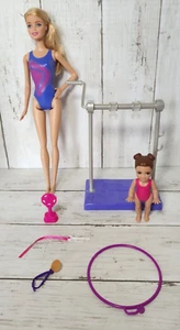 2015 Barbie "Gymnastics Coach" Kelly Flipping Bar Accessories - Picture 1 of 4