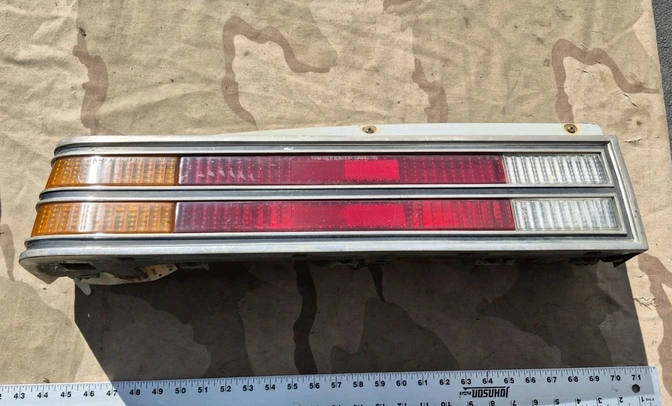 GM 5970311 1980-1981 Buick Skylark Limited LH luz trasera roja señal de giro OEM Foto 1 de 4