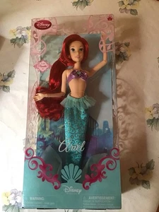 NEU Disney Store Prinzessin Arielle die kleine Meerjungfrau bewegliches Spielzeug Puppe - Bild 1 von 6