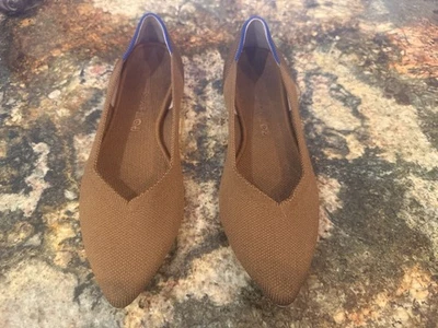 Zapatos planos para mujer Rothy’s The Point madera a la deriva color marrón talla 8 excelente estado Foto 1 de 4