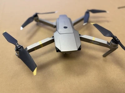 Drone DJI Mavic Pro Platinum 4K Fly More Combo con estuche blando hélices carga DC Foto 1 de 4