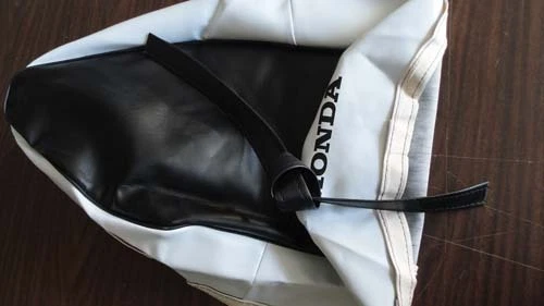 Honda длинное сиденье седло белый черный чехол C50 C100 C102 пятно пожалуйста прочитайте!!!!! - Изображение 1 из 1