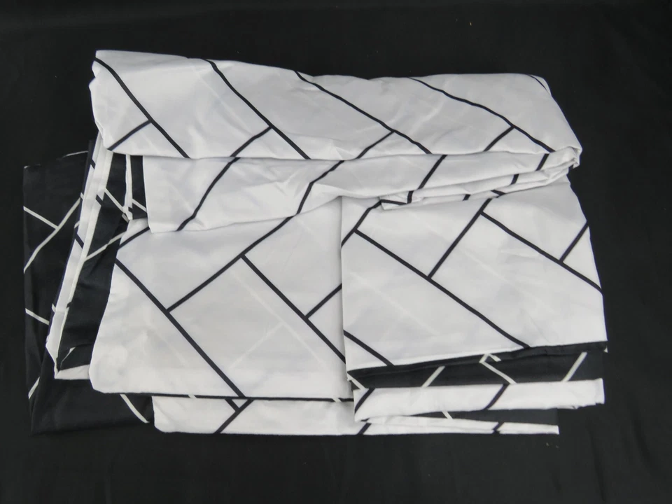 Elegante conjunto de edredom preto e branco com capa e fronha 84 x 64" - Imagem 1 de 4