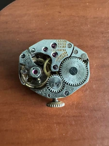 VINTAGE MEN'S CROTON WRIST WATCH MOVEMENT CAL. C841 / K5H RUNNING GOOD - Picture 1 of 2