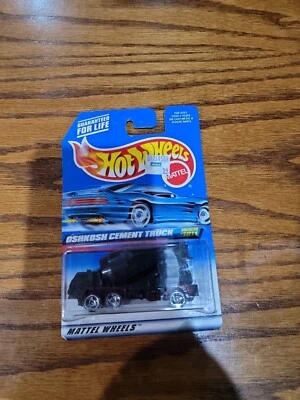 Camión de cemento Hot Wheels Collectors #1011 Oshkosh Foto 1 de 3