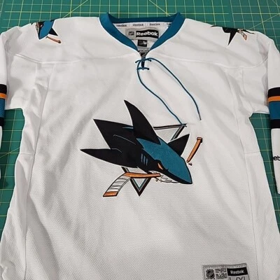 圣何塞鲨鱼队球衣锐步青少年大号XL白色NHL曲棍球儿童毛衣男孩 — 第 1/4 张图片