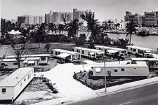 FRANK SINATRA/Tony Rome Cast/Set Crew Photo or Nashua Mobile Homes Ad Photo #12