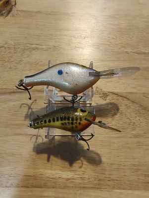 #266 Lot Of 2 Vintage Poe's Cedar Wood Hand Crafted Crankbait Fishing Lures  - Image 1 of 4