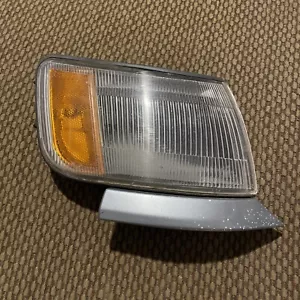 1992-1994 Mitsubishi Expo LRV Corner Turn Signal Light Assembly RH Passenger OEM - Picture 1 of 3