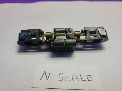 N SCALE MOTOR BRASS FLYWHEEL GEARS WEIGHTS CHASSIS WIRED Life-like SD7 LOCOMOTIV - Image 1 of 4