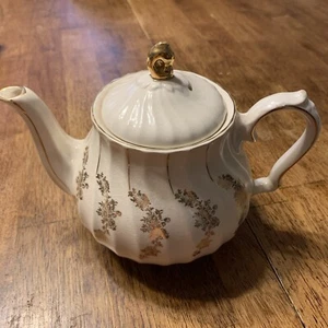Teiera vintage Sadler - Inghilterra - bianca con disegni e fiori in oro - Foto 1 di 6