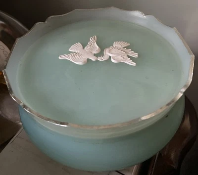 NEW RARE VINTAGE 1960’s AVON RAPTURE BEAUTY DUST POWDER, WHITE DOVE, NET WT 6 OZ - Image 1 of 4