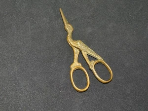 VINTAGE 3 1/2" TINY STORK EMBROIDERY SEWING NEEDLE POINT SCISSORS - Picture 1 of 2