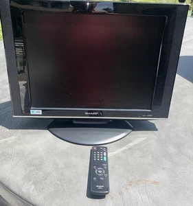 Sharp LC-20SH7U 20” LCD TV AUX RCA AV Gaming S-Video W/ Remote, Tested - Picture 1 of 7