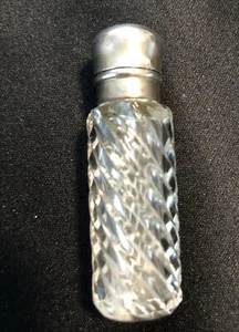 Botella de perfume en miniatura de vidrio cortado con tapón y tapa con bisagras de plata esterlina - Imagen 1 de 11