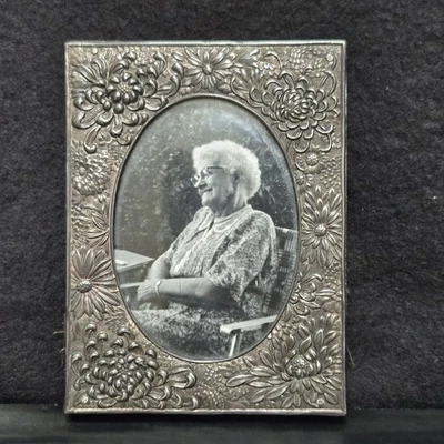 Antiguo Repousse Silvertone - Hermosas Dalias - 3"x4"  Foto 1 de 4