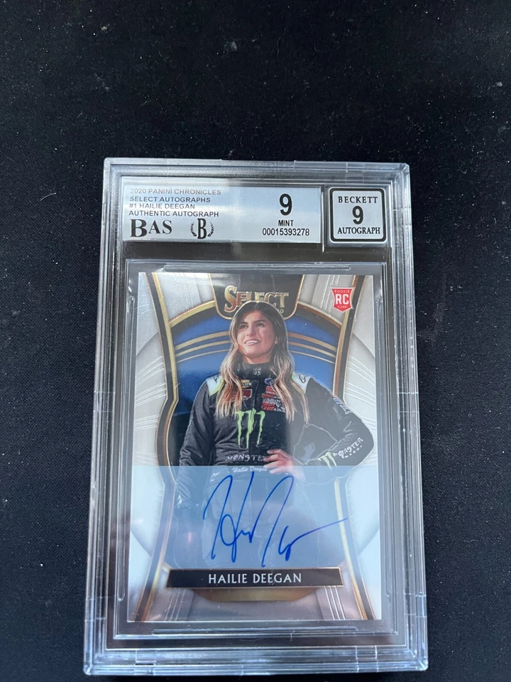 2020 Panini Chronicles Select Silver Prizm Auto /25 Hailie Deegan #1 Auto - Image 1 of 1