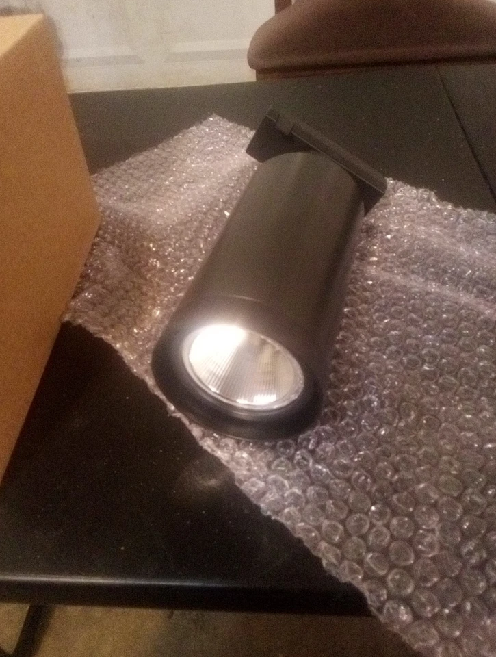 A-Light R612L Juno Trac-Lites 37W LED cilindro cabeça de pista 90CRI 30K preto - Imagem 1 de 4